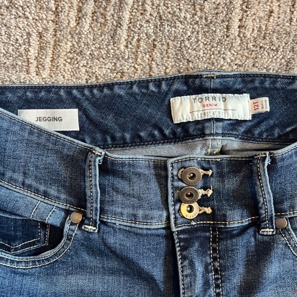 Torrid Jegging Skinny Super Soft High-Rise Jean - Picture 2 of 4